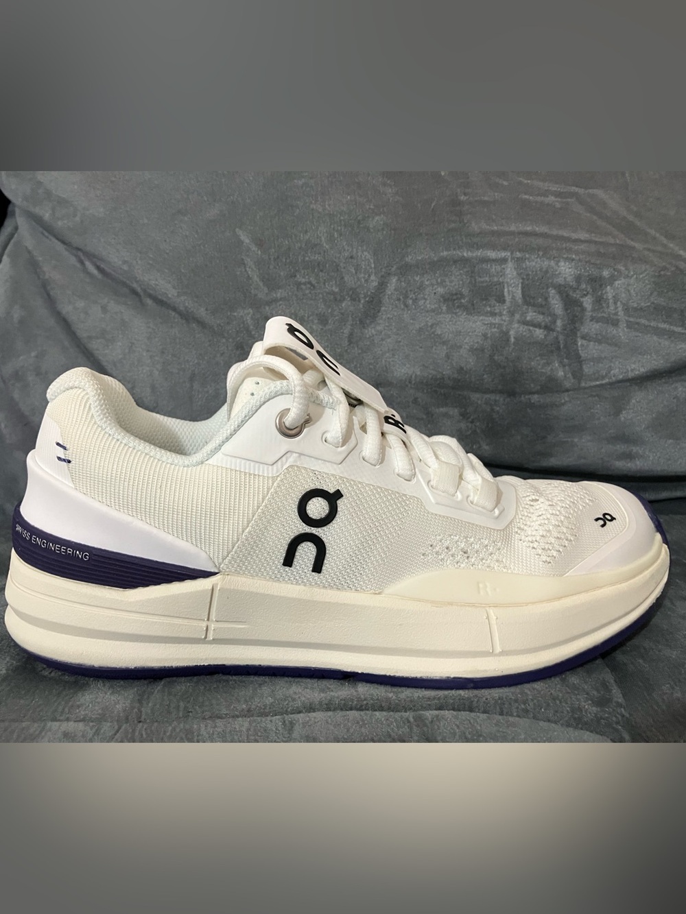On Cloud The Roger Pro Women’s size 5 White/Acai Tennis shoes Clubhouse
